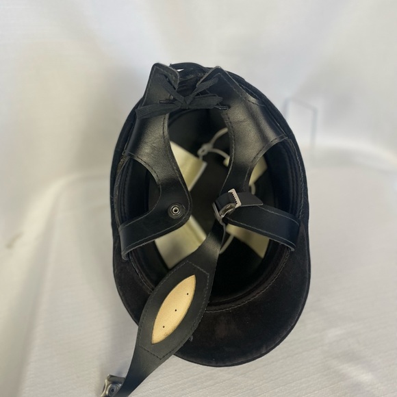 English riding helmet with chin strap - Picture 6 of 11